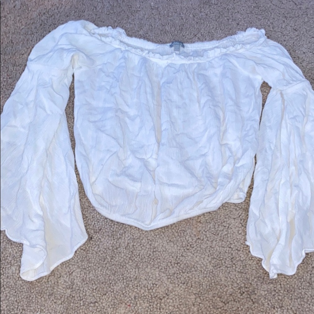white crop top with flowy sleeves